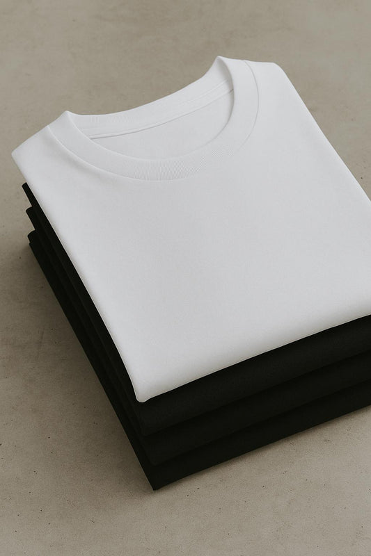 Bir Erkeğin Dolabındaki En Büyük İhtiyaç: Siyah ve Beyaz Tişörtler