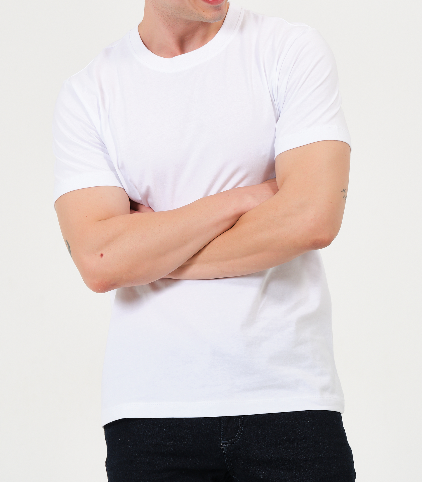 sade pamuklu regular fit beyaz tişört düz erkek kadın kolay 
basic  regular fit %100 cotton white tshirt 